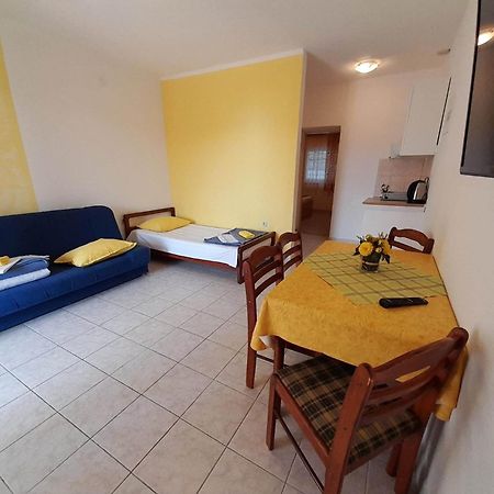 Apartments With A Parking Space Gradac, Makarska - 11332 Room photo