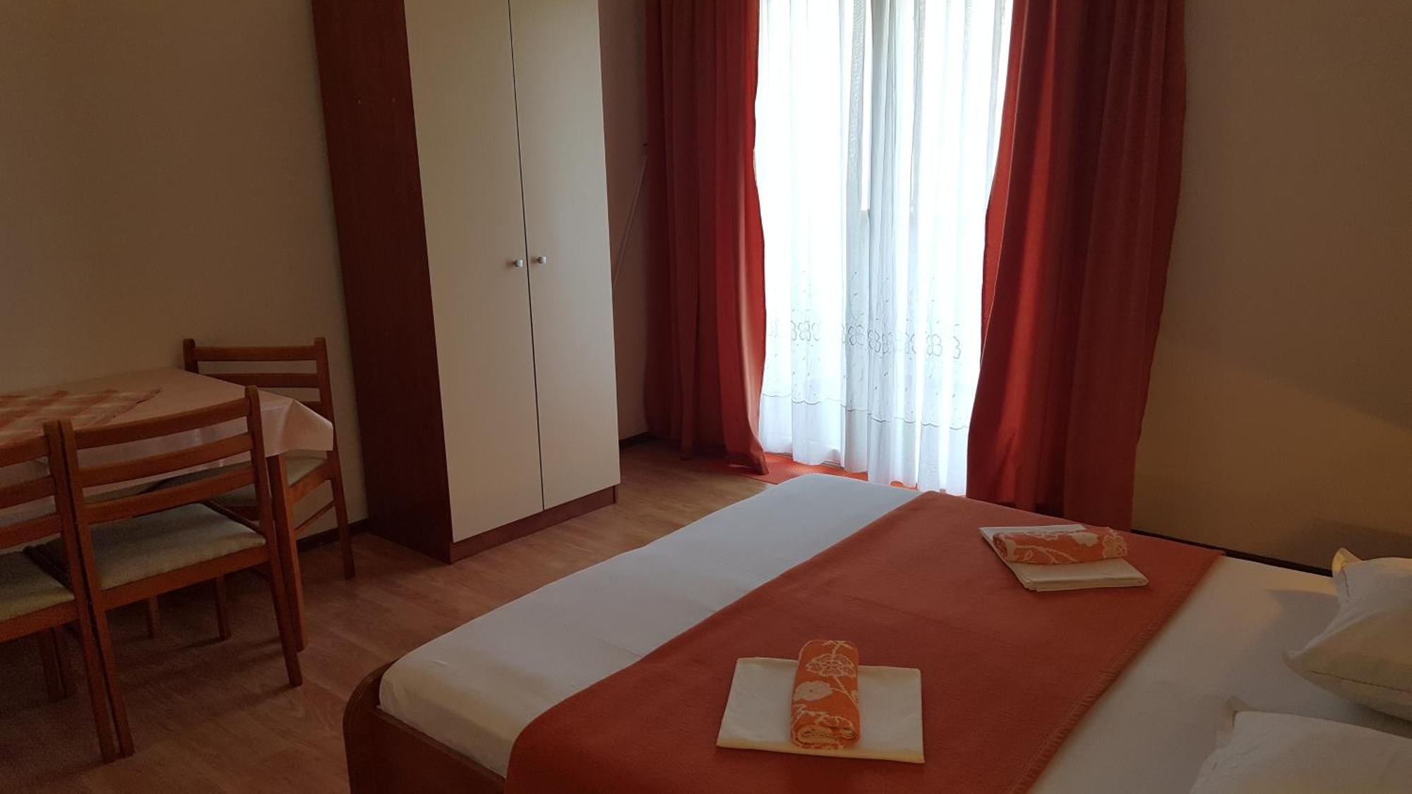 Apartments With A Parking Space Gradac, Makarska - 11332 Room photo