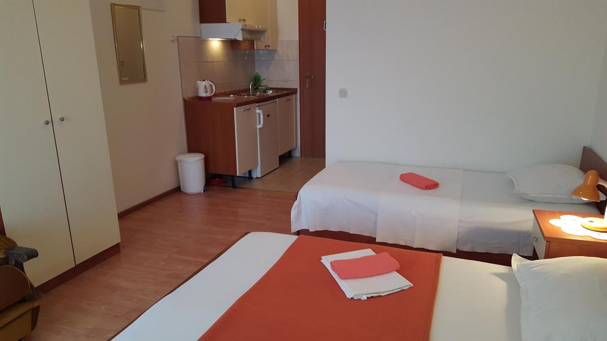 Apartments With A Parking Space Gradac, Makarska - 11332 Room photo